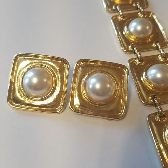 Vtg. Park Lane Gold Tone LargeFaux Pearl Clip On Earrings And Bracelet Runway - Picture 3 of 8